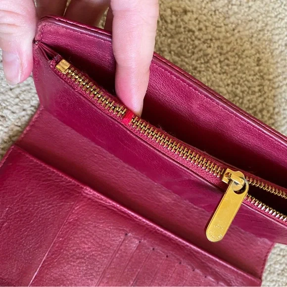 Louis Vuitton Amelia Mahina monogram leather wallet on chain crossbody - Picture 11 of 15